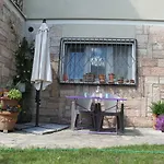 Robin\'S Nest